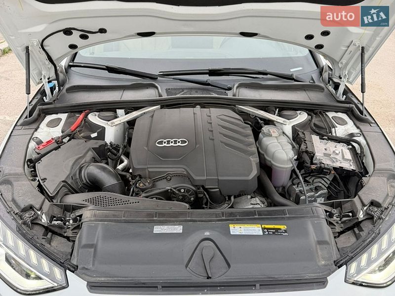 Седан Audi A4 2022 в Киеве