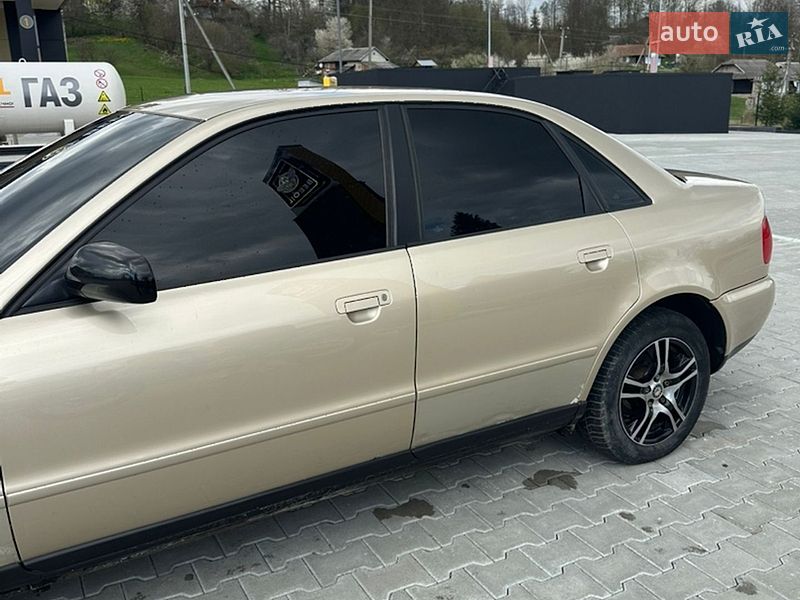 Седан Audi A4 1996 в Коломые