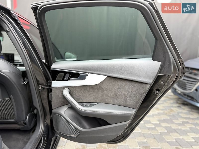 Седан Audi A4 2020 в Львові