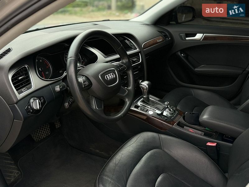 Седан Audi A4 2013 в Львове