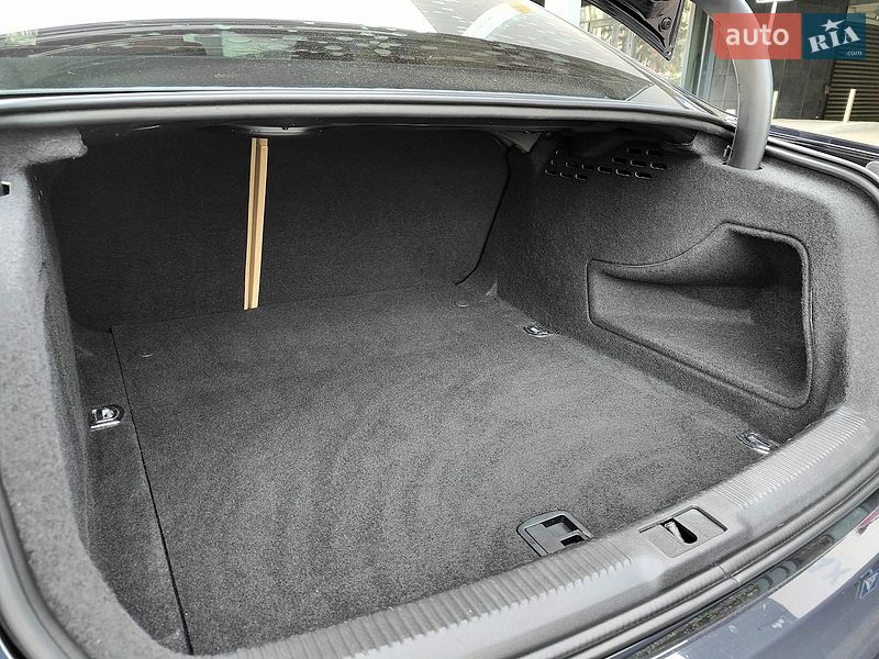 Седан Audi A4 2013 в Киеве