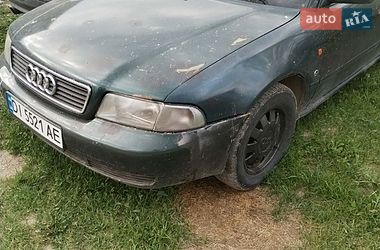 Седан Audi A4 1995 в Косові