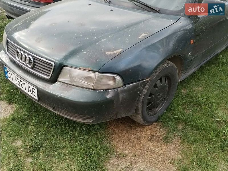 Седан Audi A4 1995 в Косові