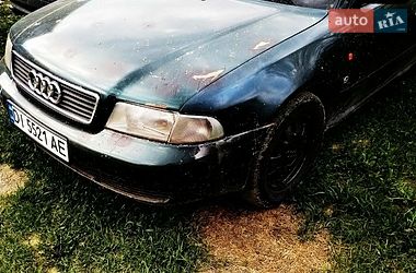 Седан Audi A4 1995 в Косові