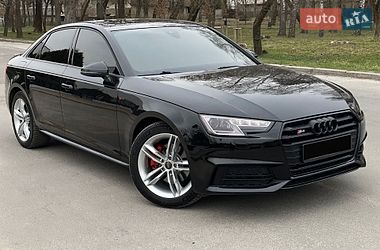 Седан Audi A4 2018 в Львове