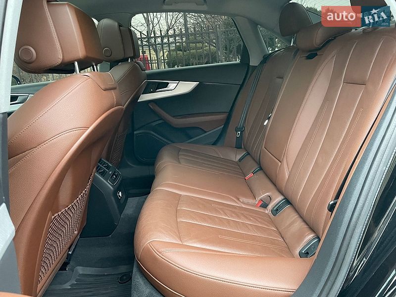 Седан Audi A4 2018 в Львове