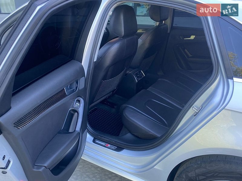 Седан Audi A4 2013 в Новояворівську
