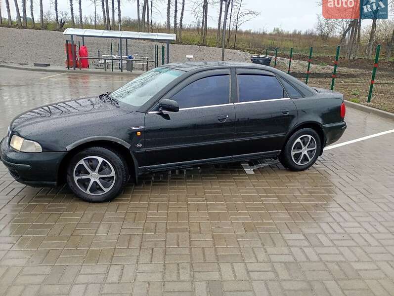 Седан Audi A4 1997 в Голованевске
