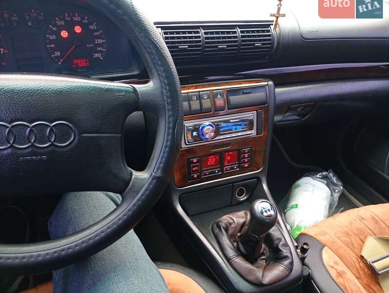 Седан Audi A4 1997 в Голованевске