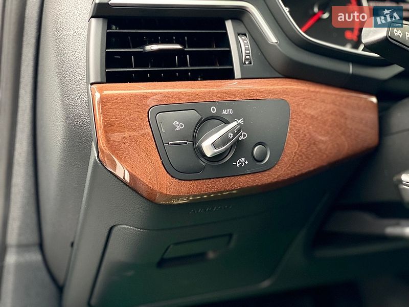 Седан Audi A4 2020 в Киеве