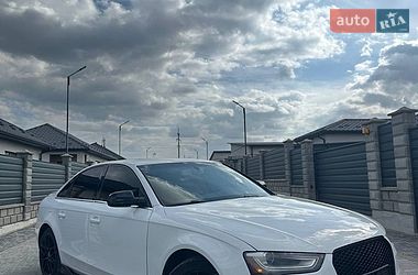 Седан Audi A4 2013 в Вараші
