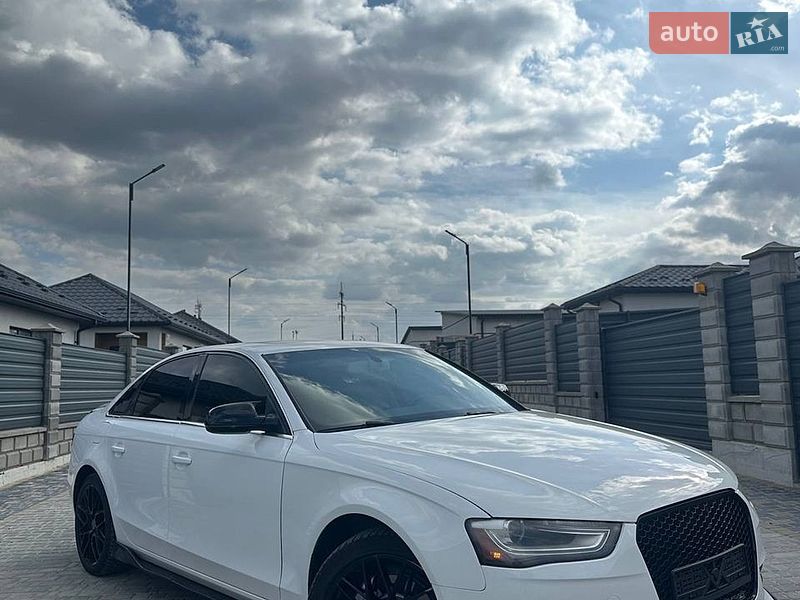 Седан Audi A4 2013 в Вараші