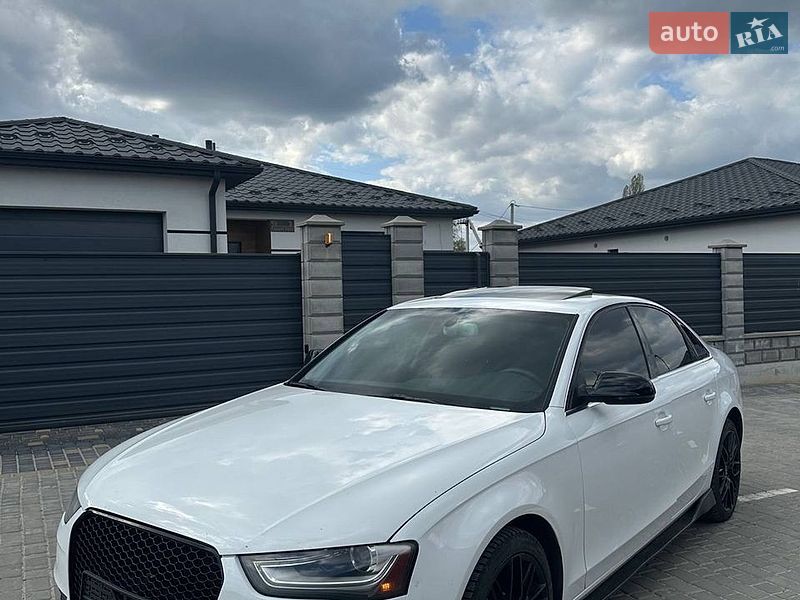 Седан Audi A4 2013 в Вараші