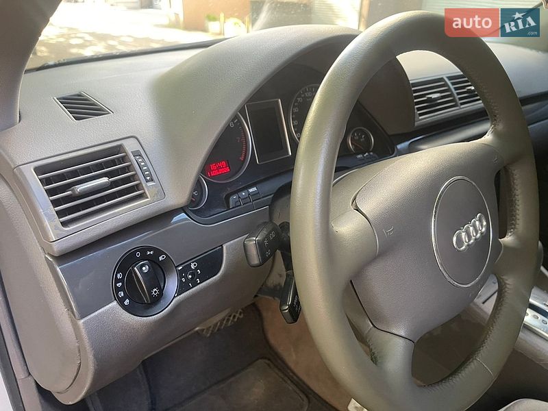 Седан Audi A4 2000 в Рівному