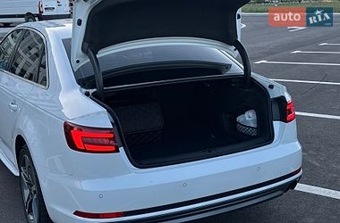 Седан Audi A4 2018 в Ровно