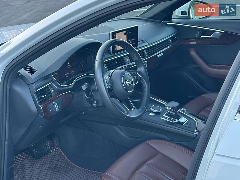 Седан Audi A4 2018 в Ровно