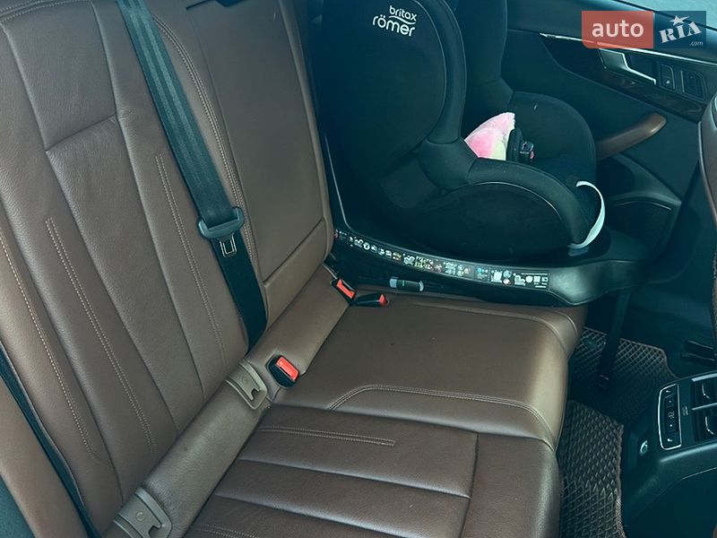 Седан Audi A4 2018 в Ровно