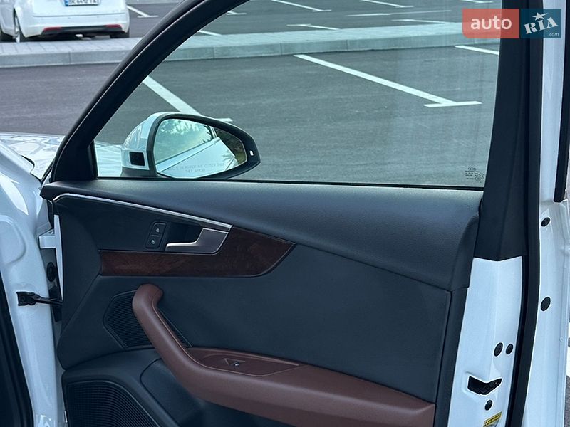 Седан Audi A4 2018 в Ровно