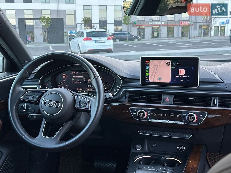 Седан Audi A4 2018 в Ровно