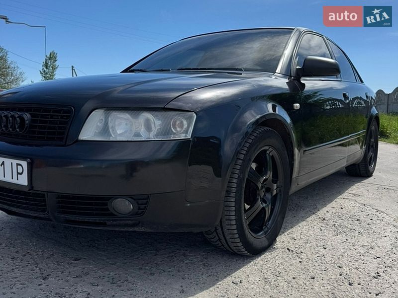 Седан Audi A4 2003 в Дубровиці