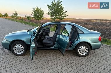 Седан Audi A4 1999 в Липовце