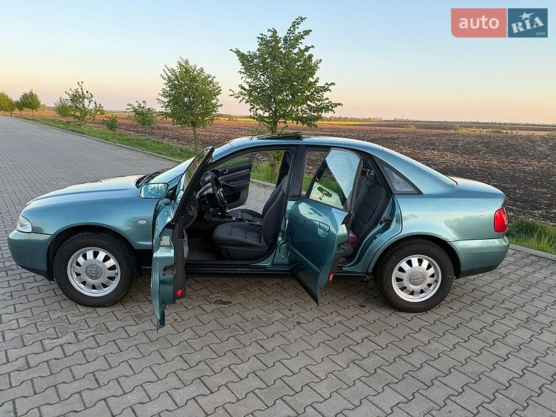 Седан Audi A4 1999 в Липовце
