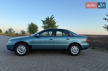 Седан Audi A4 1999 в Липовце