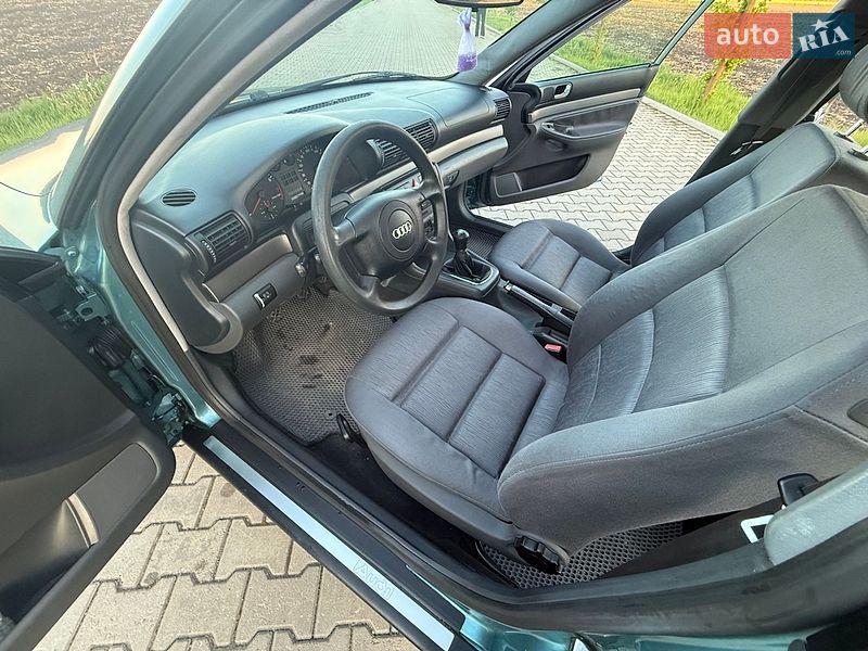 Седан Audi A4 1999 в Липовце