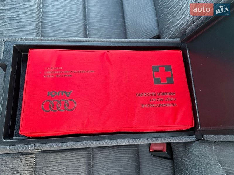 Седан Audi A4 1999 в Липовце