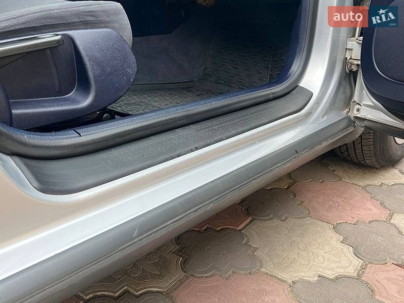 Седан Audi A4 2001 в Днепре