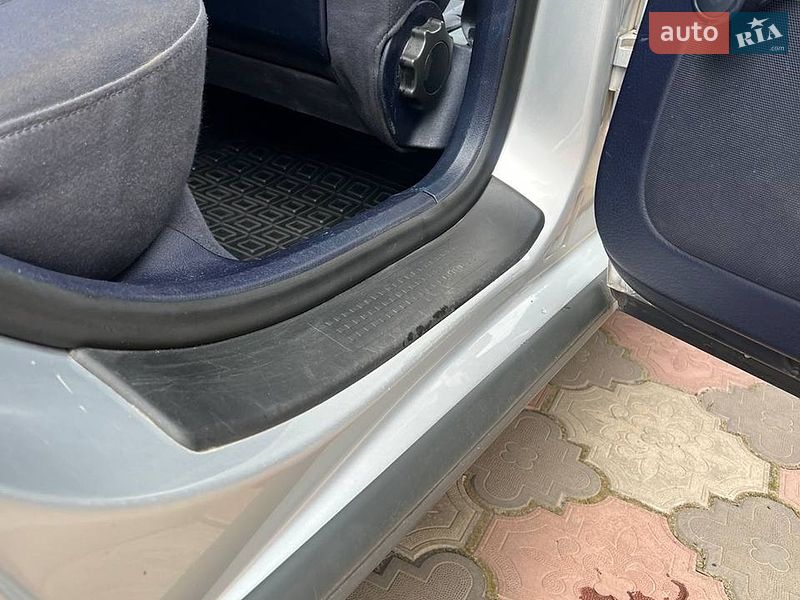 Седан Audi A4 2001 в Днепре