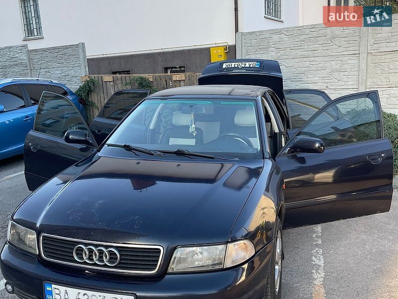 Седан Audi A4 1996 в Гостомеле