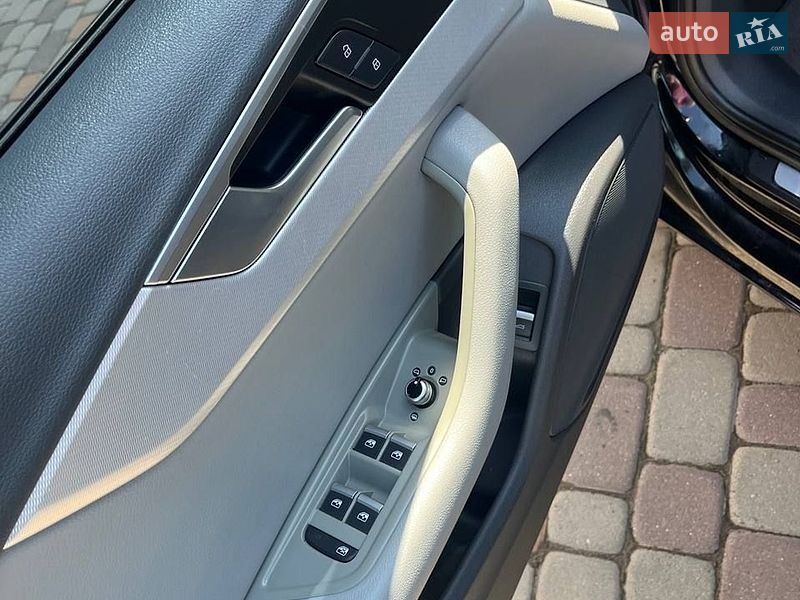 Седан Audi A4 2016 в Рівному