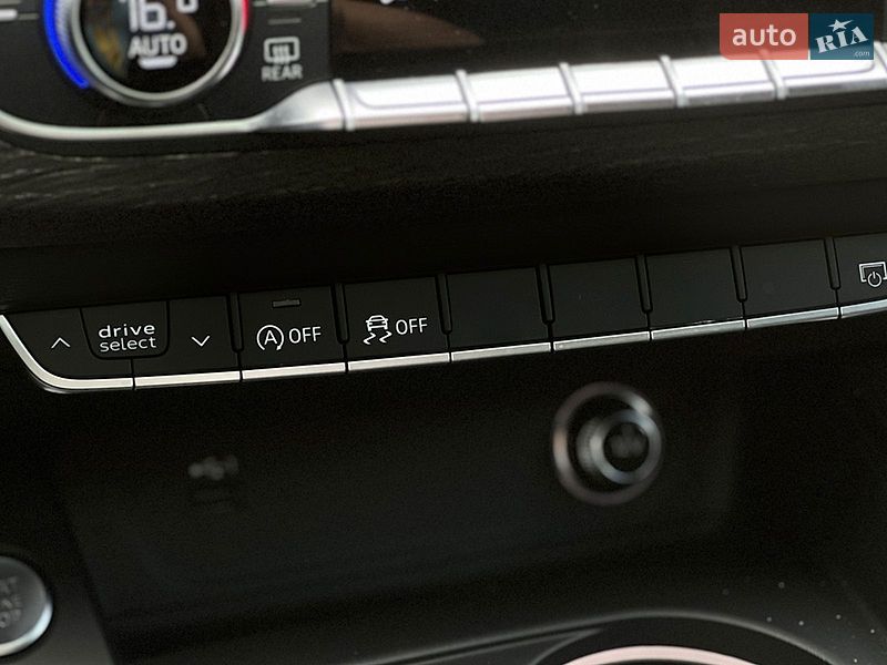 Седан Audi A4 2019 в Львове