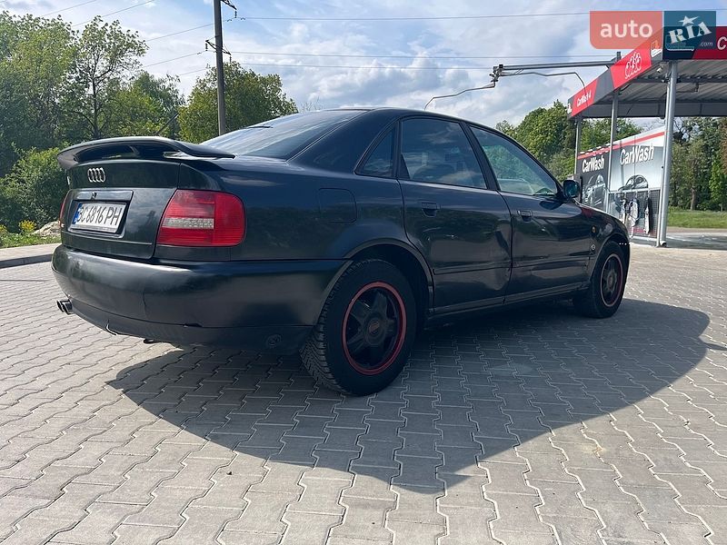 Седан Audi A4 1997 в Стрые