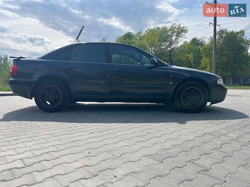 Седан Audi A4 1997 в Стрые