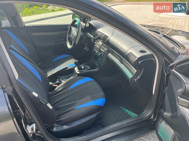 Седан Audi A4 1997 в Стрые