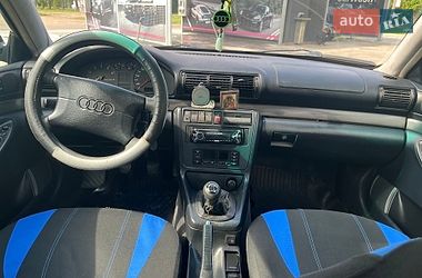 Седан Audi A4 1997 в Стрые
