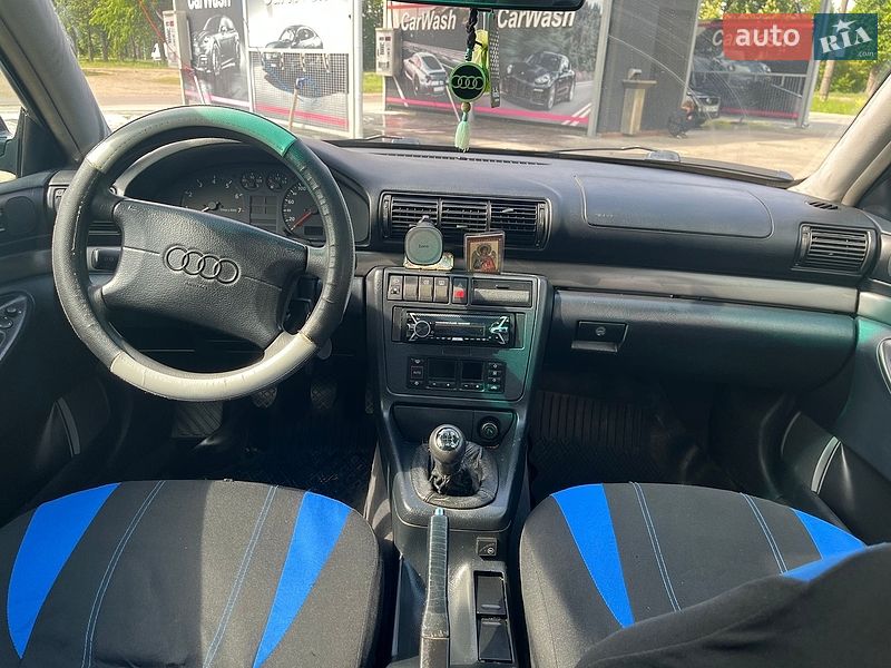 Седан Audi A4 1997 в Стрые