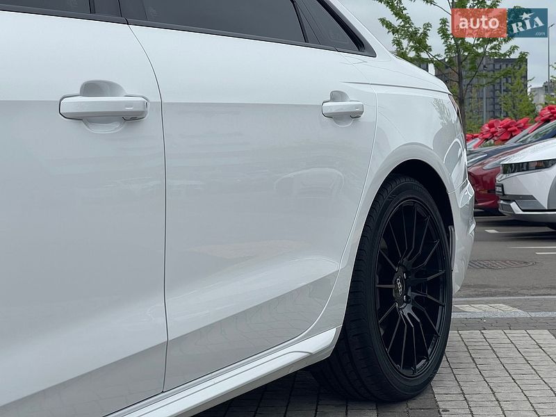 Седан Audi A4 2022 в Києві