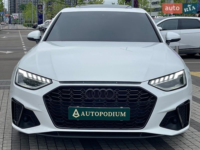 Седан Audi A4 2022 в Києві