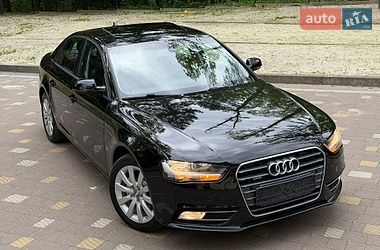 Седан Audi A4 2014 в Дрогобыче