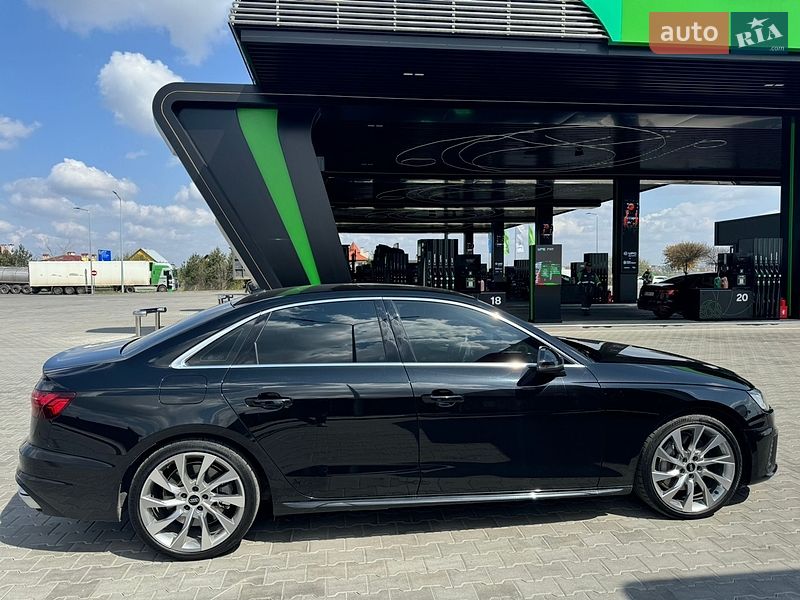 Седан Audi A4 2022 в Львові