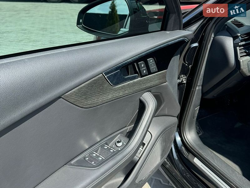 Седан Audi A4 2022 в Львові