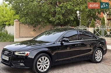 Седан Audi A4 2013 в Чернівцях