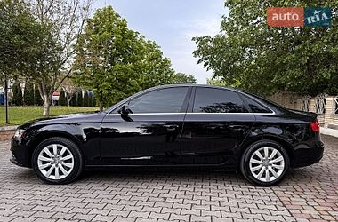 Седан Audi A4 2013 в Чернівцях
