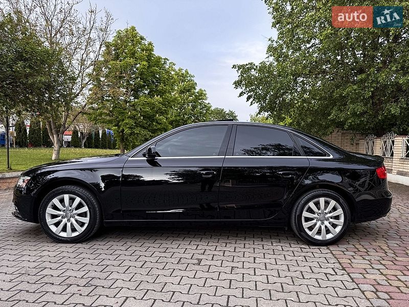 Седан Audi A4 2013 в Чернівцях