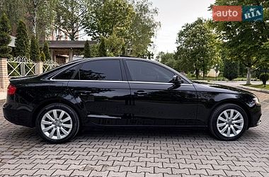 Седан Audi A4 2013 в Чернівцях