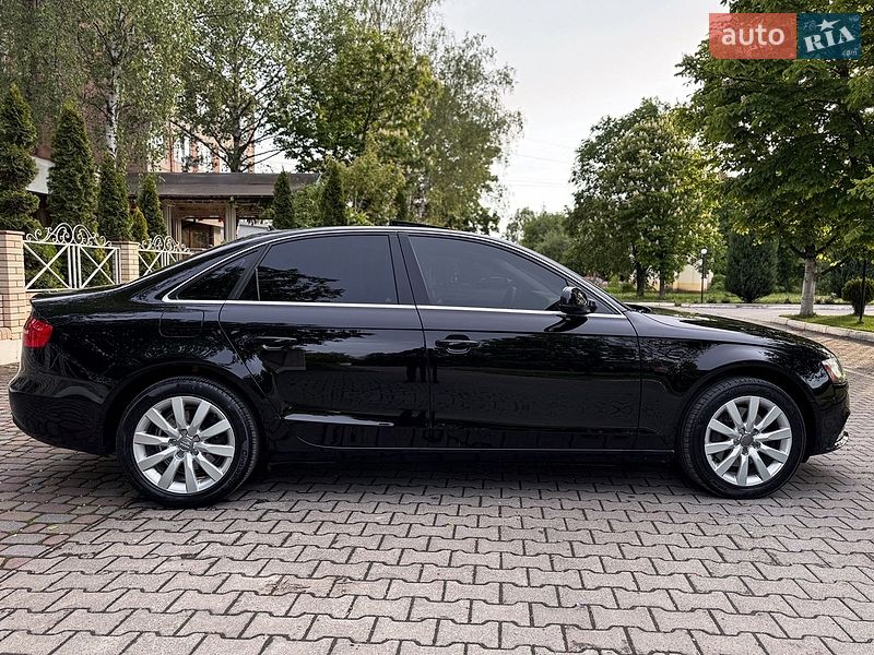 Седан Audi A4 2013 в Чернівцях