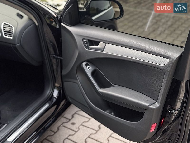 Седан Audi A4 2013 в Чернівцях